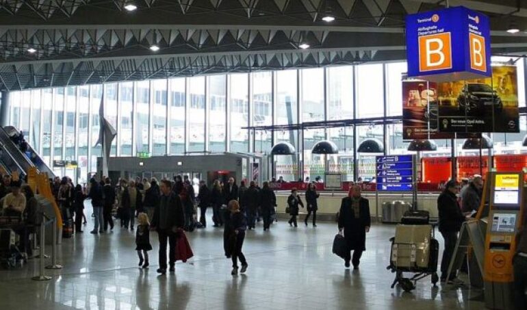 Caos en Alemania Más de mil vuelos cancelados y casi 200 mil pasajeros