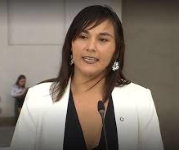 Encuesta: Ministra Del Interior Izkia Siches Es La Peor Evaluada Del ...