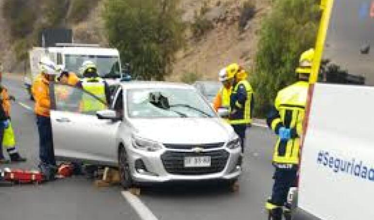 Alcalde de Huechuraba se querella contra concesionaria vial por fatal accidente: Una roca cayó sobre un auto y mató a una mujer de 36 años en sector La Pirámide de Santiago