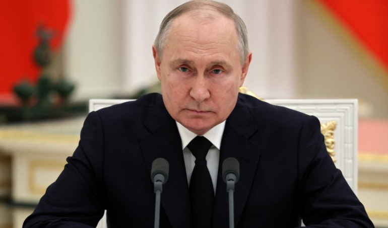 Putin no tiene planes de felicitar a Trump, dicen del Kremlin.“No olvidemos que estamos hablando de un país hostil que está involucrado en la guerra contra nuestro Estado”