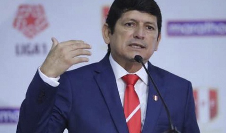 Detienen a presidente de la federación de fútbol de Perú: Lo investigan por presunto fraude y corrupción