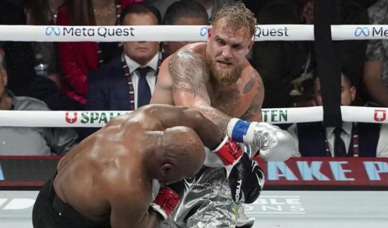 Ver el show y video. Mike Tyson de 58 años perdió ante Jake Paul en su fallido regreso al ring ante 72 mil personas. Tyson ganó 20 millones de dólares y el famoso you tuber Paul 40