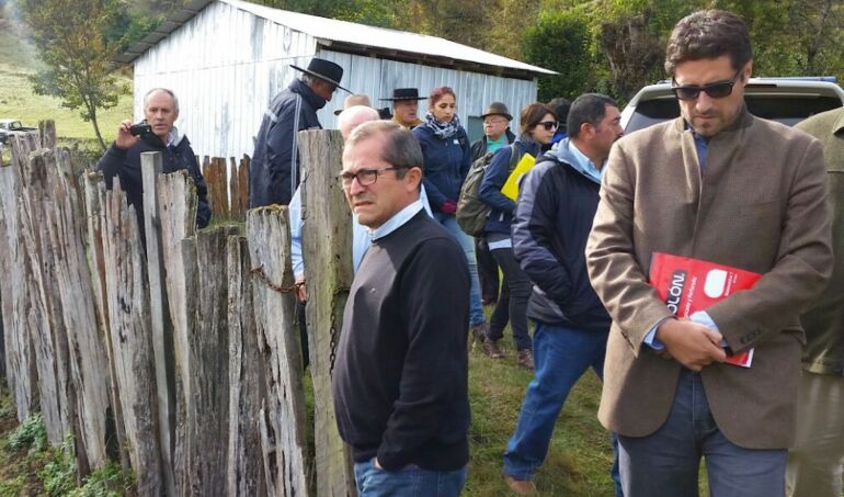 Ver Video. Juez acusa a siete exmiembros de Ejército y agentes CNI por crímenes de 9 militantes del MIR ejecutados en Neltume, Valdivia. Entre los acusados están el exdiputado RN Rosauro Martínez y un famoso productor de canal 13. Vea el montaje falso de TVN sobre la noticia