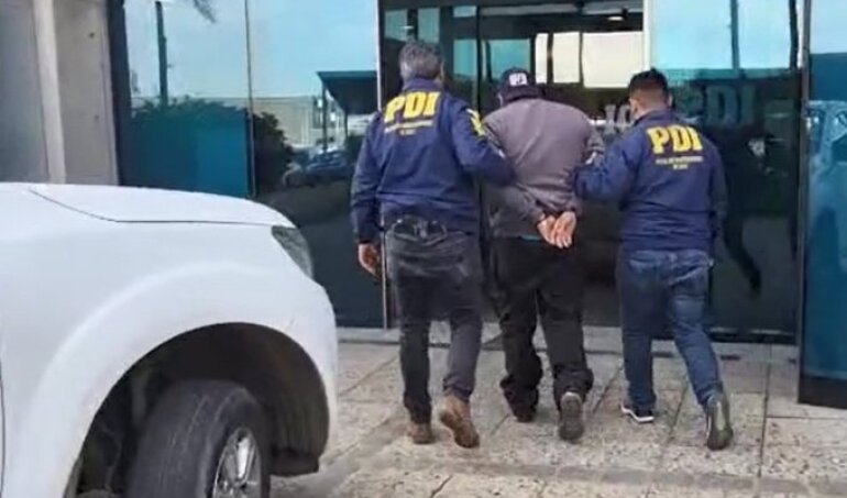 Detienen a dos nuevos imputados por megaincendio de Valparaíso: ambos son bomberos y uno es funcionario de Conaf