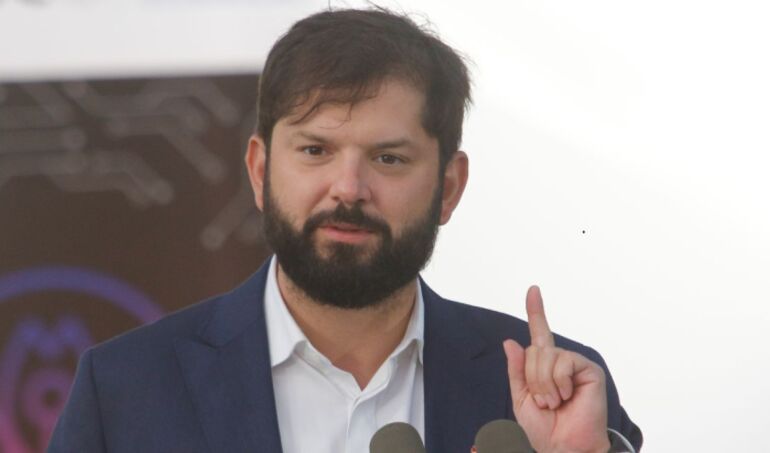 Boric exige sanciones “drásticas y categóricas” y señala la destitución de funcionarios públicos por uso de licencias médicas falsas