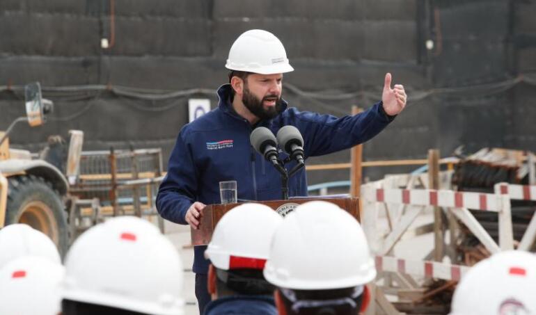 Boric encara a empresas eléctricas por eventuales cortes en sistema frontal: 
