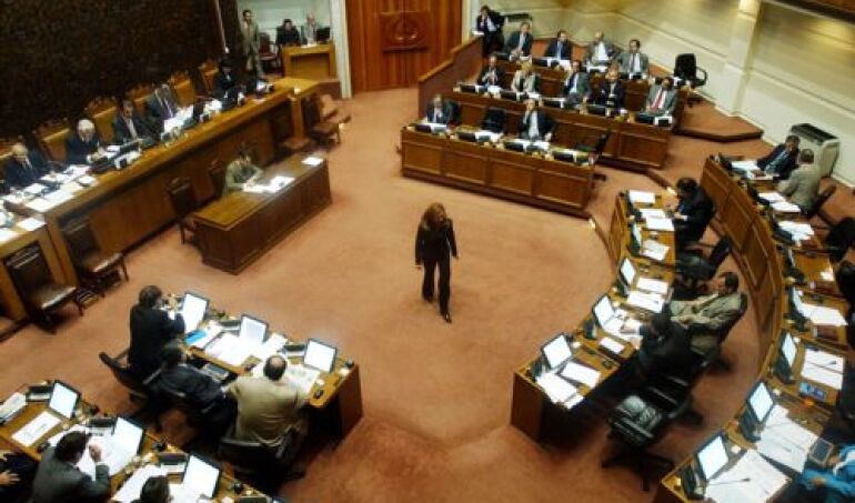 Senado aprueba y despacha a la Cámara la reforma constitucional al sistema político