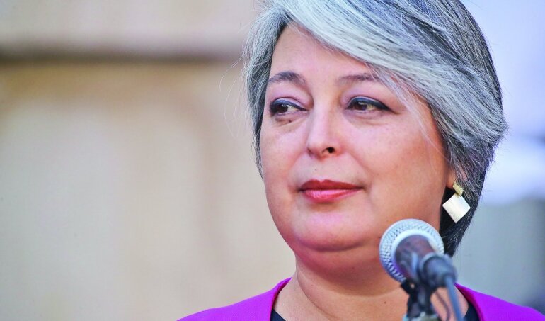 Jeannette Jara (PC) es la candidata presidencial oficialista tras aplastante triunfo en primarias. Más que dobló en votos a Carolina Tohá. 60.48% contra 27.72% de la exministra del Interior