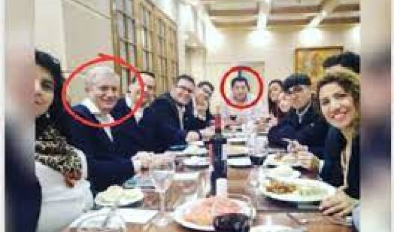 Kast es citado a comisión investigadora por fotografía donde aparece con sujeto detenido por liderar banda de robo de cables