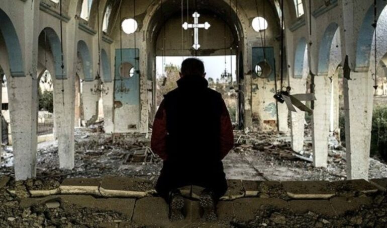 Cristianos se niegan a abandonar las iglesias de Gaza a pesar de los ataques y las órdenes de evacuación de Israel.