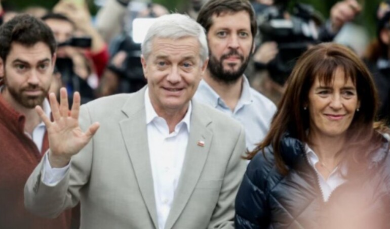 Kast tiene la intención de vivir en La Moneda: "No voy a arrendar una casa especial para generar más gasto". Y "puedo llevar mi cama, llevar mi comedor, mi saco de dormir"