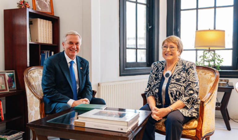 Encuesta: 52% de encuestados dice que Kast debería apoyar candidatura de Michelle Bachelet a la ONU