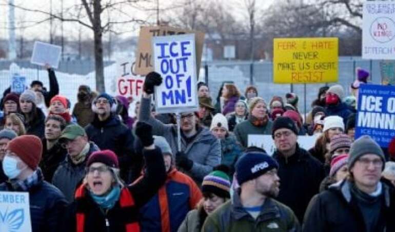 VIDEO. Manifestaciones en todo Estados Unidos por asesinato de mujer blanca a manos de grupo paramilitar de la policía migratoria de Trump