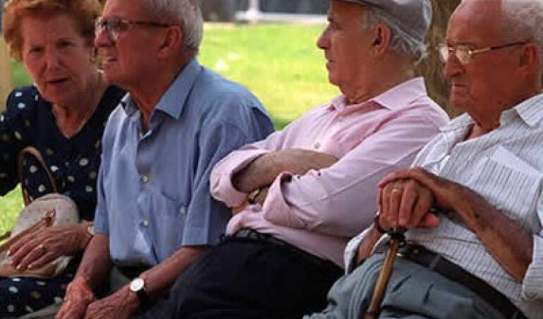 13 mil pensionados quedaron sin PGU por error: IPS y el presidente Boric prometen reponer el beneficio