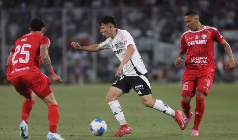 VIDEO de las jugadas. Colo Colo se salva nuevamente de un magro empate en el último minuto. Ganó 1-0