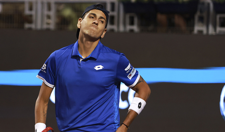 Tenista chileno Alejandro Tabilo deja escapar el título en Río de Janeiro ante el argentino Tomás Etcheverry