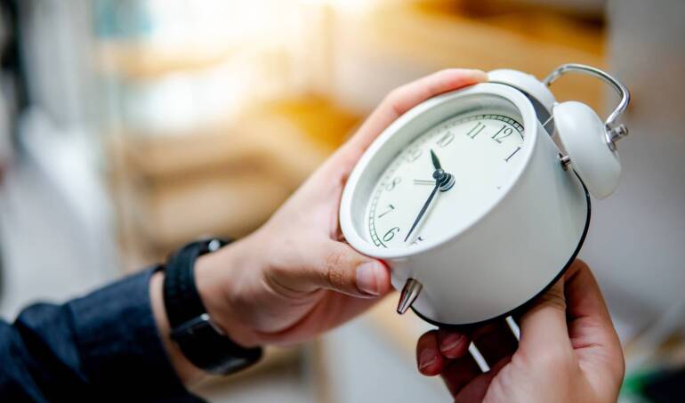 ¿Cuándo se hará el cambio de horario 2026? Revisa en qué fecha se debe atrasar la hora en el reloj