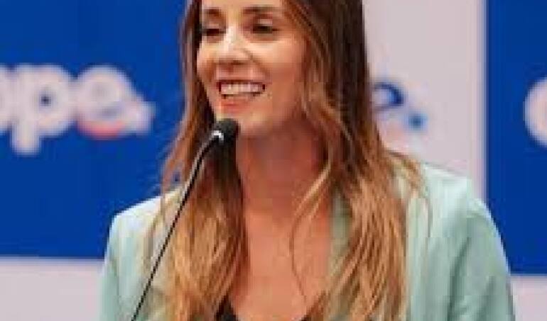 Futura Vocera de Kast, Mara Sedini cuestionó actuar del gobierno ante polémica por cable chino: "Equívoco, inexacto, poco transparente"