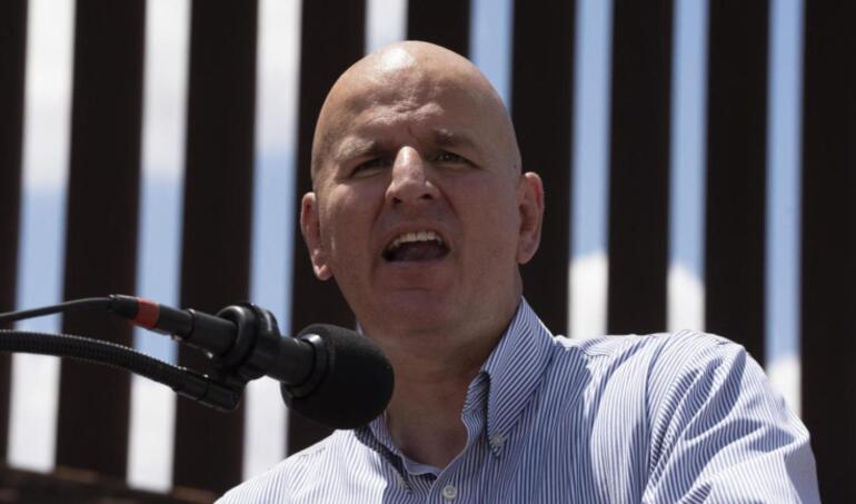 Inédito: Diputados de la comisión de Transportes aprueban solicitud para que retiren de Chile al embajador de Estados Unidos. Parlamentario lo acusó "ser de la CIA"