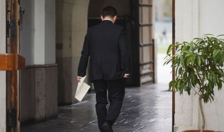 Un deslavado cónclave oficialista se realizará este sábado: Ya no se hará en el Congreso en Santiago sino que en La Moneda. Radicales, humanistas, regionalistas y la DC no asistirán