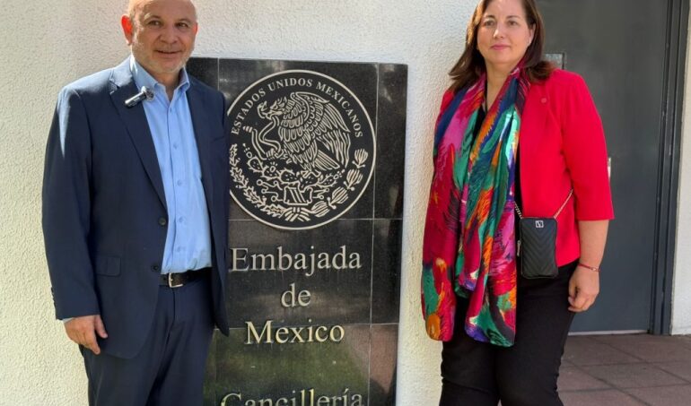 Directiva del PS entrega carta para Presidenta de México por eventual nombramiento de exsenador Chahuán como embajador. Fue el que encabezó y "copió" el proyecto que deja en libertad a criminales y violadores de DDHH