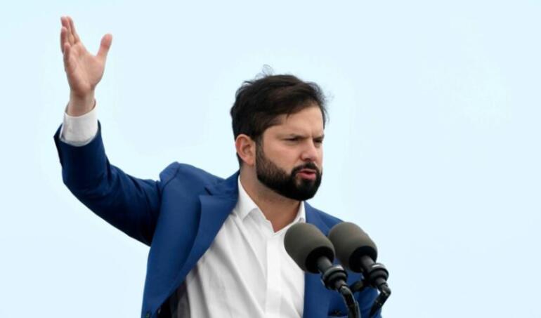 Gabriel Boric reaparece públicamente en congreso del Frente Amplio tras dejar La Moneda