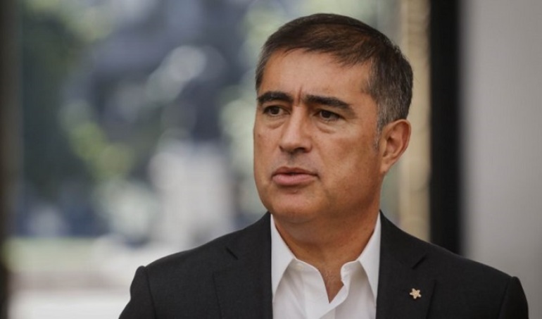 Alcalde Mario Desbordes renuncia a Renovación Nacional tras 26 años de militancia. Fue presidente del partido