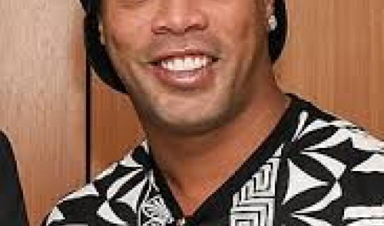 Ronaldinho es baja para Duelo de Leyendas en Chile: Lo reemplazará Adriano, el Emperador