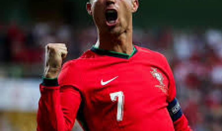 Cristiano Ronaldo volvió a jugar tras 34 días y brilló en la victoria de Al Nassr con un doblete: a cuánto quedó de los mil goles