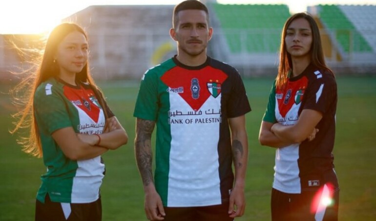 La nueva camiseta del club Palestino 2026 en honor al Día de la Tierra Palestina