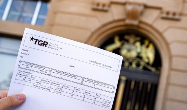 Tesorería inició cobro a deudores del CAE: Son más de 550 mil personas en mora