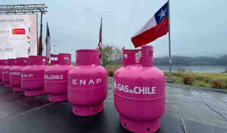 Municipios exigen al Gobierno claridad por beneficio de gas: "Las familias no pueden seguir esperando"