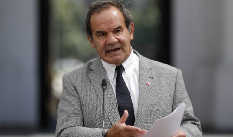 Vive en España. Exfundador de Renovación Nacional exministro y exparlamentario Andrés Allamand renunció al partido después de 39 años de militancia. Tiene diferencias con la conducción del partido Vive en España. Exfundador de Renovación Nacional exministro y exparlamentario Andrés Allamand renunció al partido después de 39 años de militancia. Tiene diferencias con la conducción del partido