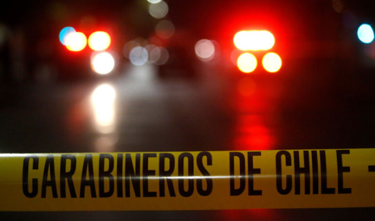 Carabinero ebrio es detenido por grave choque en centro de Santiago: escapó y no ayudó a víctima en riesgo vital e inventó robo de auto. Investigan si acompañantes también son carabineros