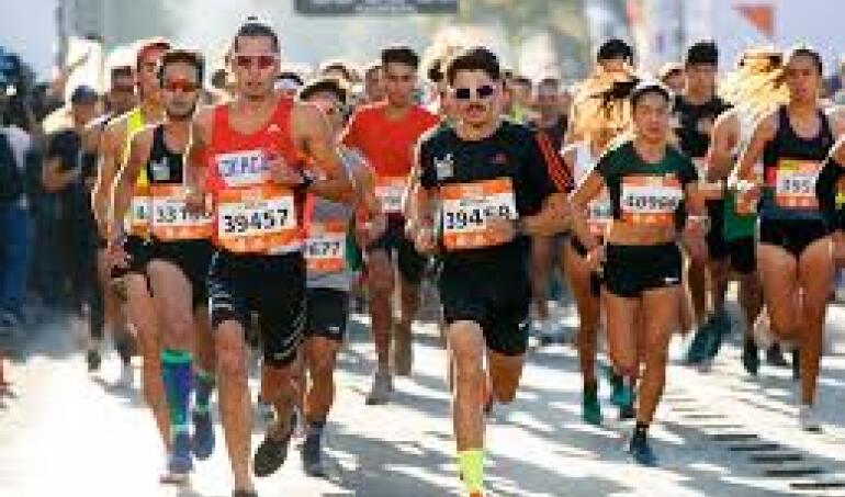 Estos son los desvíos, rutas y horarios de tránsito por la Maratón de Santiago este domingo