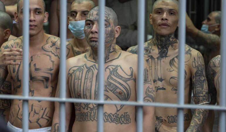 Bukele defiende los juicios masivos a líderes pandilleros y los compara con los procesos contra los nazis en Núremberg