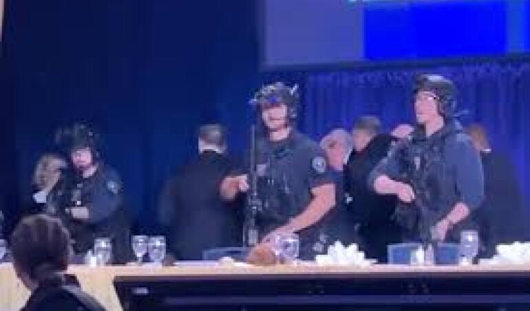 VIDEO del momento de terror del mandatario. Trump habla tras ser evacuado con su mujer de la cena de corresponsales: "Fue un ataque contra la Constitución"