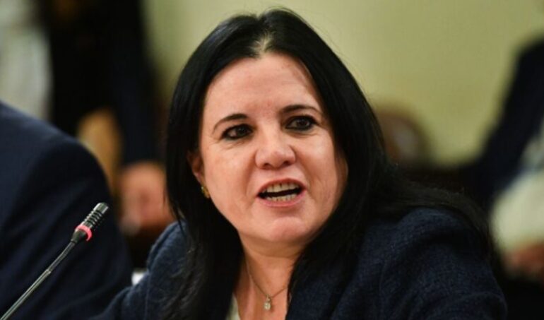 Ministra de Seguridad descarta vínculo con sociedad de exmarido que defendió narcos: "En política no todo se vale"