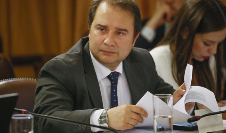 “Nadie está obligado a lo imposible”: Director de Migraciones por promesa de Kast de expulsión de 300 mil migrantes irregulares