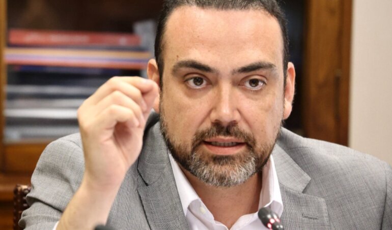 Voto clave en la reforma del Gobierno anuncia que votará en contra. Senador Karim Bianchi sostuvo que no votará a favor “por las condiciones en las que está hoy el proyecto"