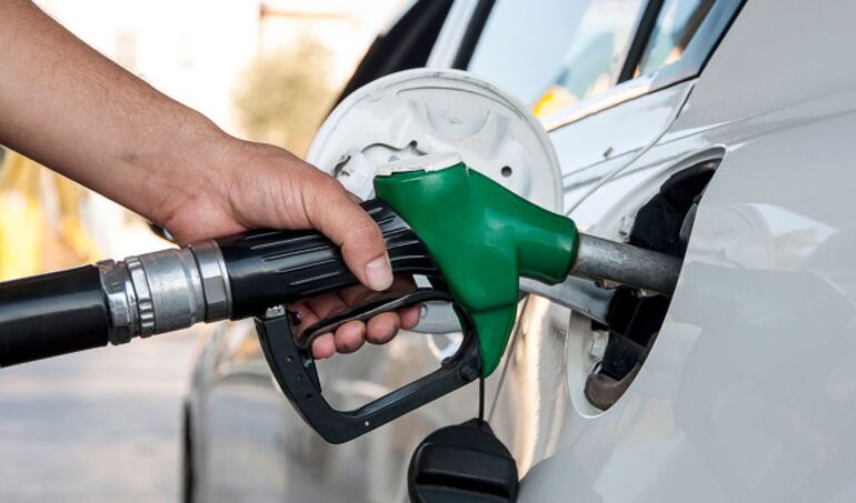 Confirman fuerte caída en precios de la bencina y el diésel por fin de guerra: Bajarían cerca de $100 desde este jueves