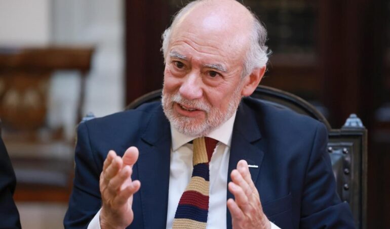 Senador Flores acusa que el Gobierno minimiza dictamen de Contraloría contra exministra Steinert. "Digamos la verdad, metieron las extremidades completas y no podemos amparar que fue un errorcito"