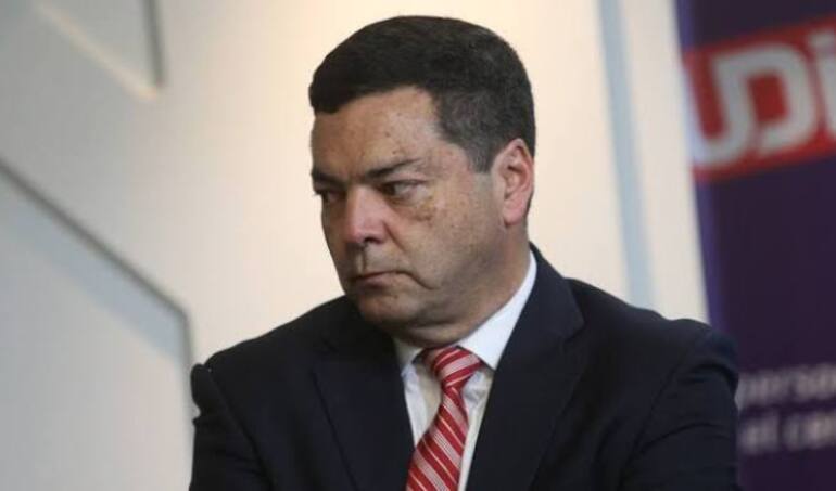 "La cuota Fuenzalida": Se le achica el cerco a exdiputado UDI que recortaba el sueldo de sus asesores para dejarselo él. PDI pericia su celular