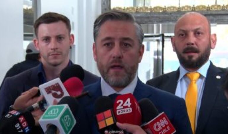 Jefe de gabinete de diputado Marowski y asesor parlamentario de Libertarios es grabado realizando bromas sobre niños TEA y comentarios sexuales sobre menores. Redes sociales los criticaron duramente