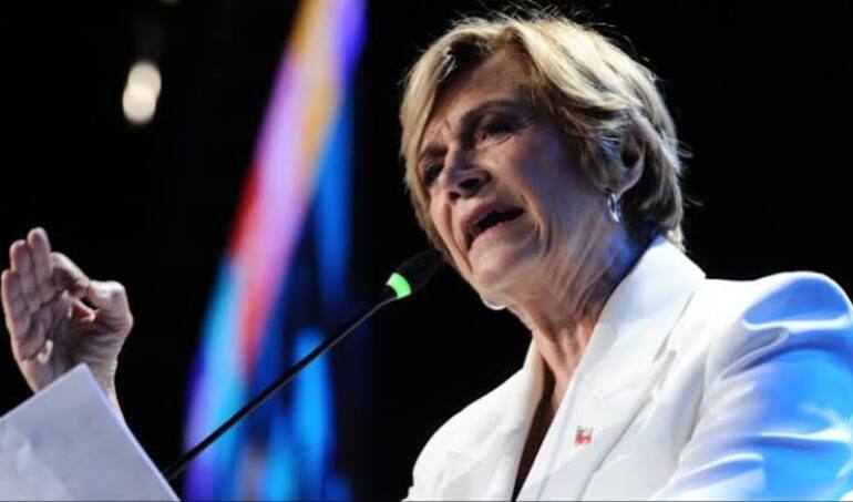 Evelyn Matthei carga contra Libertarios de Kaiser. Acusa machismo en proyecto “Escucha su corazón” y arremete contra La Cofradía: "¿Cómo puede haber alguien tan enfermo del mate?"