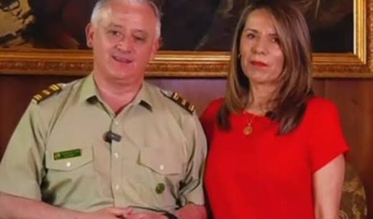 Revelan polémicas cirugías de esposa del general director de Carabineros en hospital institucional: Son todas de carácter estético