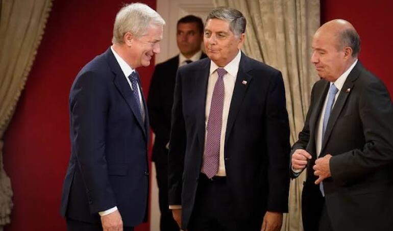 Kast reconoce "descoordinaciones" entre sus ministros Alvarado y Quiroz por requerimiento ante el TC: "Lo importante son los resultados"