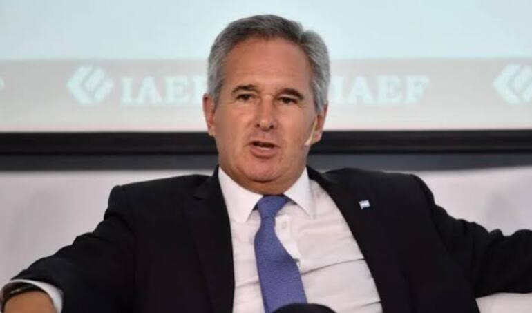 Quién explica se complica: Canciller argentino aclara dichos sobre Estrecho de Magallanes y asegura que respetarán tratados con Chile